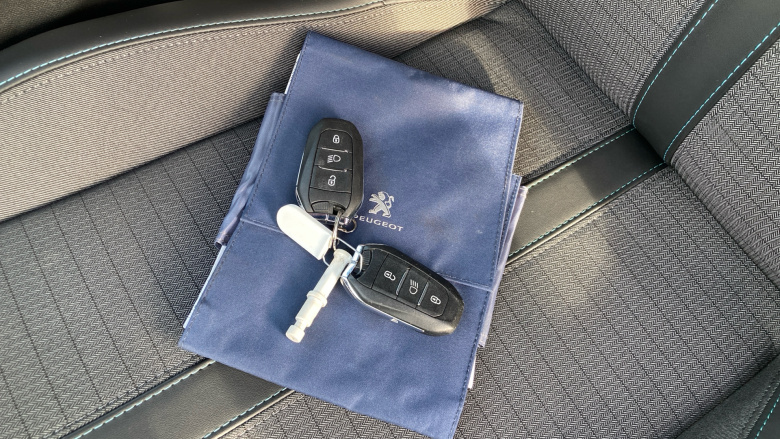 Peugeot 208 1.2 PureTech 100 Allure Premium 5dr Petrol Hatchback